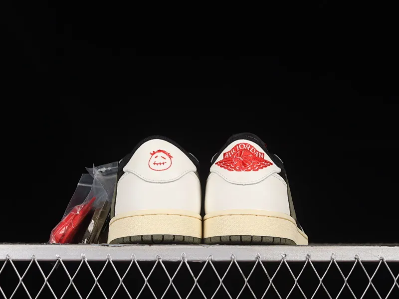 All Categories Air Jordan Jordan Series Basketball Shoes Air Jordan 1 Low LJR Version Travis Scott x Air Jordan 1 Low OG AJ1 Joe 1 Joint Undercut DZ4137-106